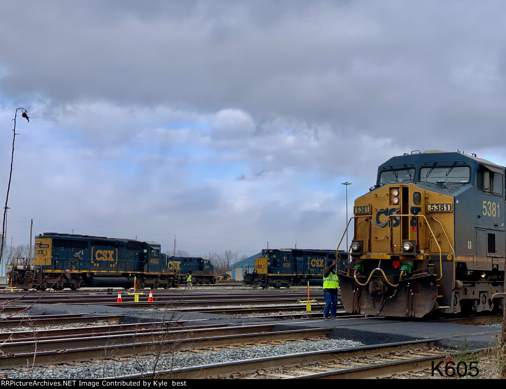 CSX 5381 on K605